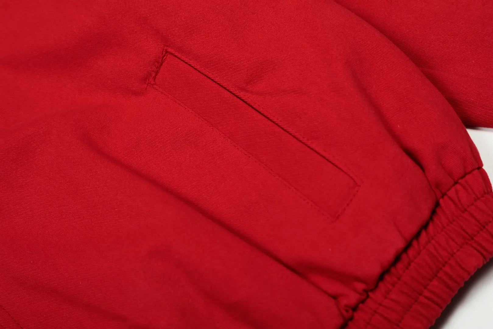P300 top quality" Style number: 8101# (not off the shelves all year round) [Ralph Lauren/Ralph Lauren old cadre pony embroidered armband POLO jacket] ✅Ralph Lauren Ralph Lauren classic basic American retro old cadre goddess style jacket ✅Pure cotton high-gram heavy wash, soft, comfortable and tangible, upright and textured ✅Customized Vintage bronze double-open zipper head to restore the same quality as the cabinet version ✅This style: White/khaki color. There are waist patterns inside the threads of the collar and cuffs. Please note~ ✅Retro versatile jacket. The upper body is very flattering. Versatile model YYDS~ ✅Versatile for daily wear and work wear. ✅The upper body is simple and easy to wear. A must-have for goddess ootd. Good-looking clothes are never too picky. A must-have in the goddess' wardrobe. Size: S-XL. Color: White, yellow, red, navy, khaki, pink, light blue, olive green.